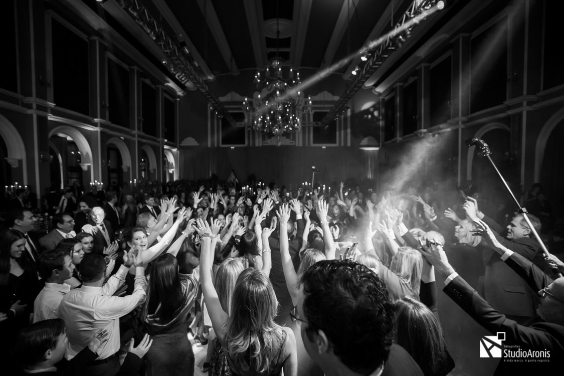 Danças tradicionais judaicas em bat mitzva - porto alegre - brasil - studio aronis fotografias - fotos emocionantes e marcantes - preto e branco