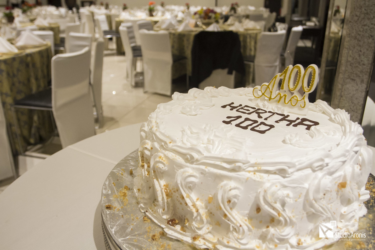 bolo de aniversário de 100 anos