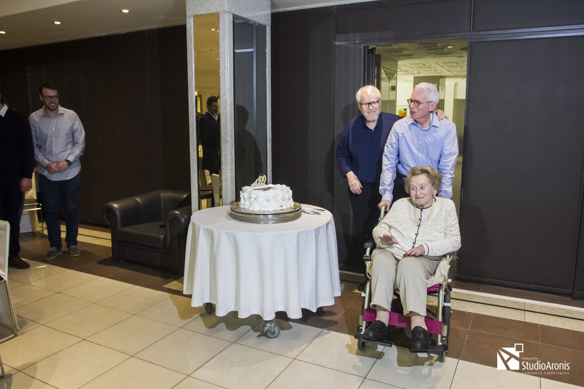 aniversário de 100 anos