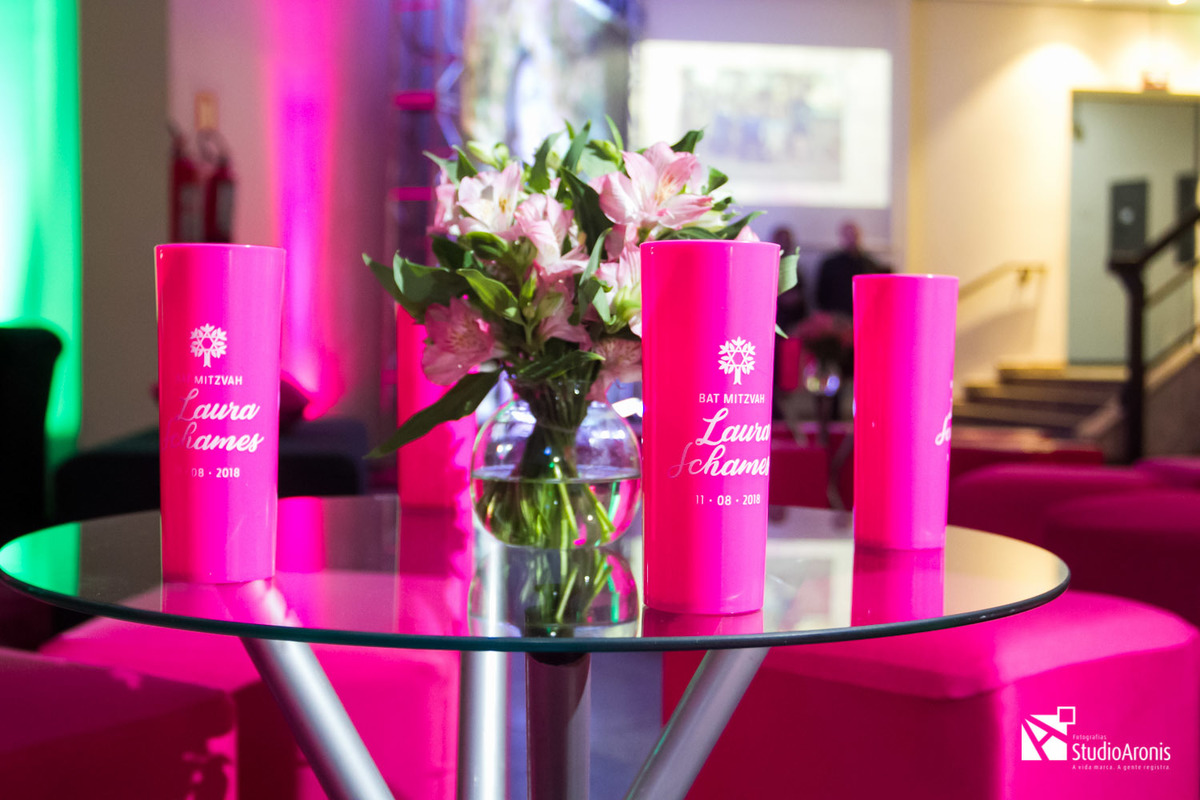 copos personalizados rosa em festa de bat mitzvah Bat Mitzvah - Rosas - Copos - 12 velas - Decoração Patricia Freitas - Grêmio Náutico União - GNU - Praça dos Fundadores - Judaísmo - Festas Judaicas - Ideias Decoração - Porto Alegre - Brasil