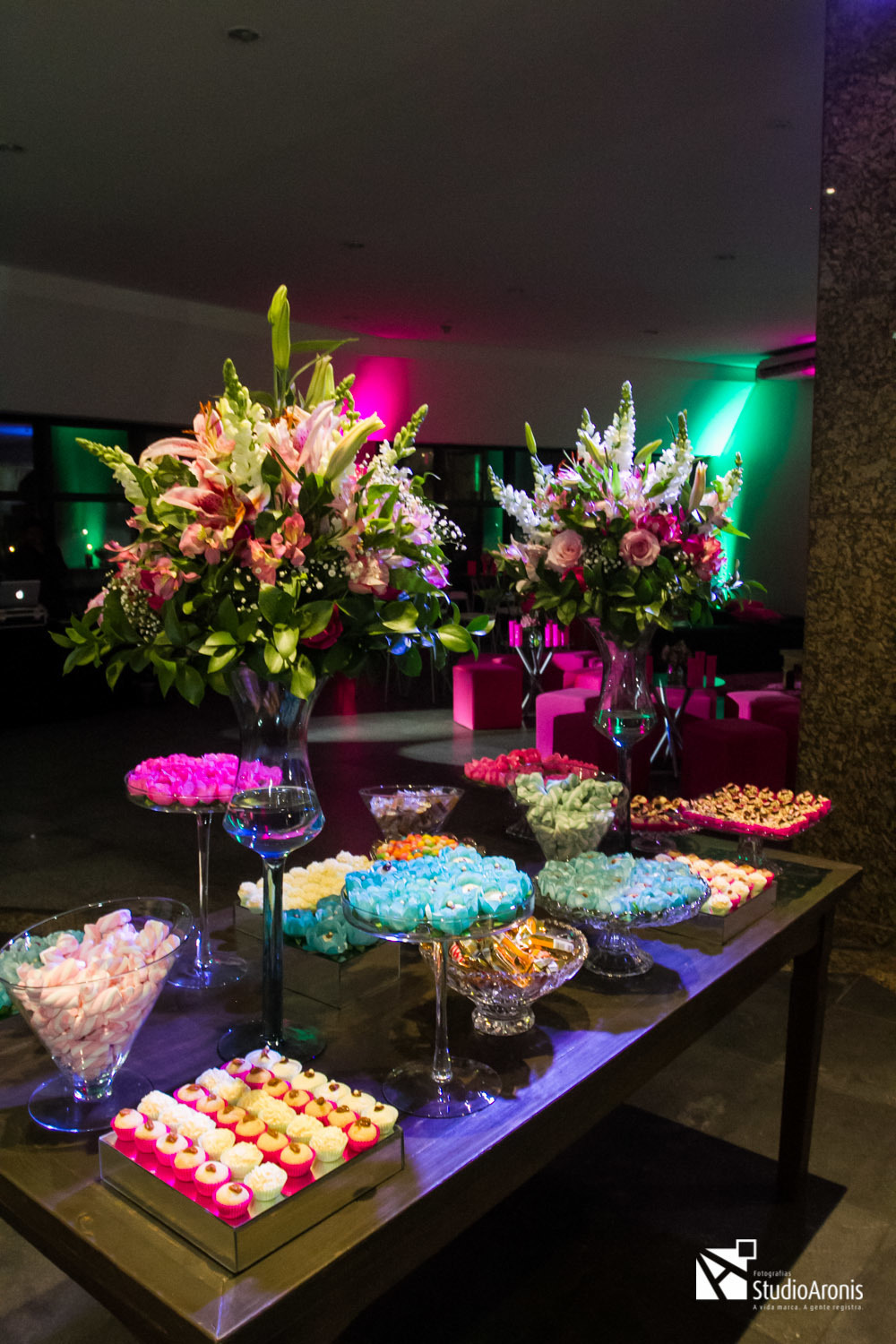 mesa de doces - flores - doces personalizados - doces judaicos - Bat Mitzvah - Rosas - Copos - 12 velas - Decoração Patricia Freitas - Grêmio Náutico União - GNU - Praça dos Fundadores - Judaísmo - Festas Judaicas - Ideias Decoração - Porto Alegre - Brasi