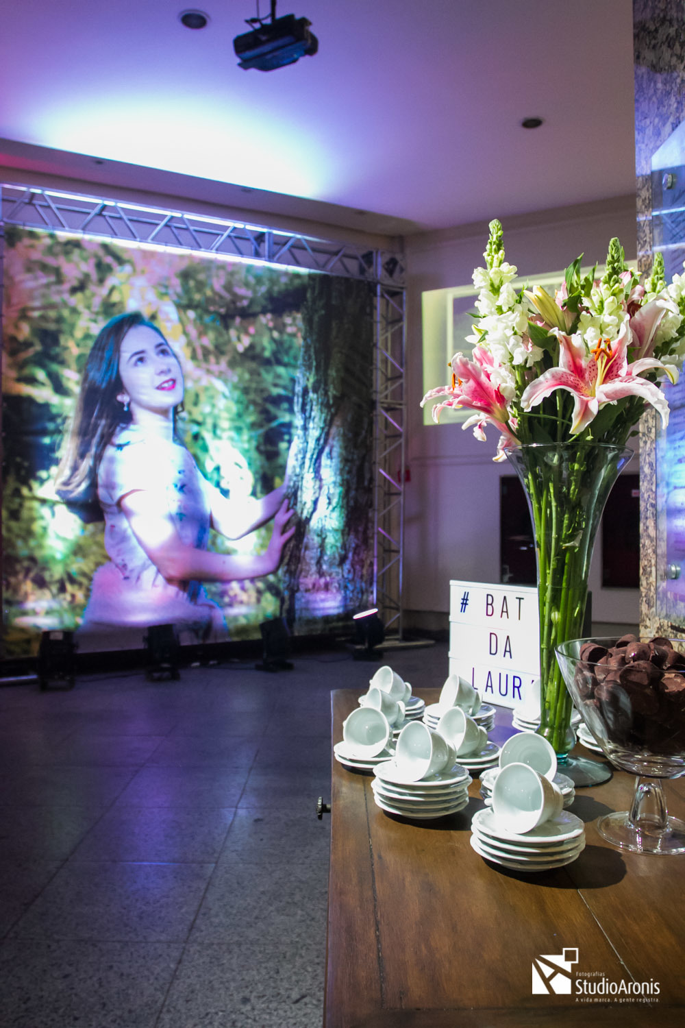 mesa do café - cafezinho - banner - outdoor em eventos - banner em eventos - banner do book - festa - Bat Mitzvah - Rosas - Copos - 12 velas - Decoração Patricia Freitas - Grêmio Náutico União - GNU - Praça dos Fundadores - Judaísmo - Festas Judaicas 