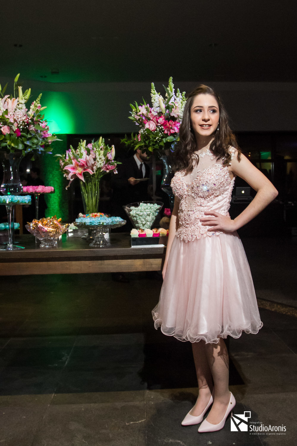 retratos de bat mitzvah - portrait - fotografias - porto alegre - rs - brasil - studio aronis - aniversário de 12 anos - menina - judaísmo - vestido rosa - mesa de doces