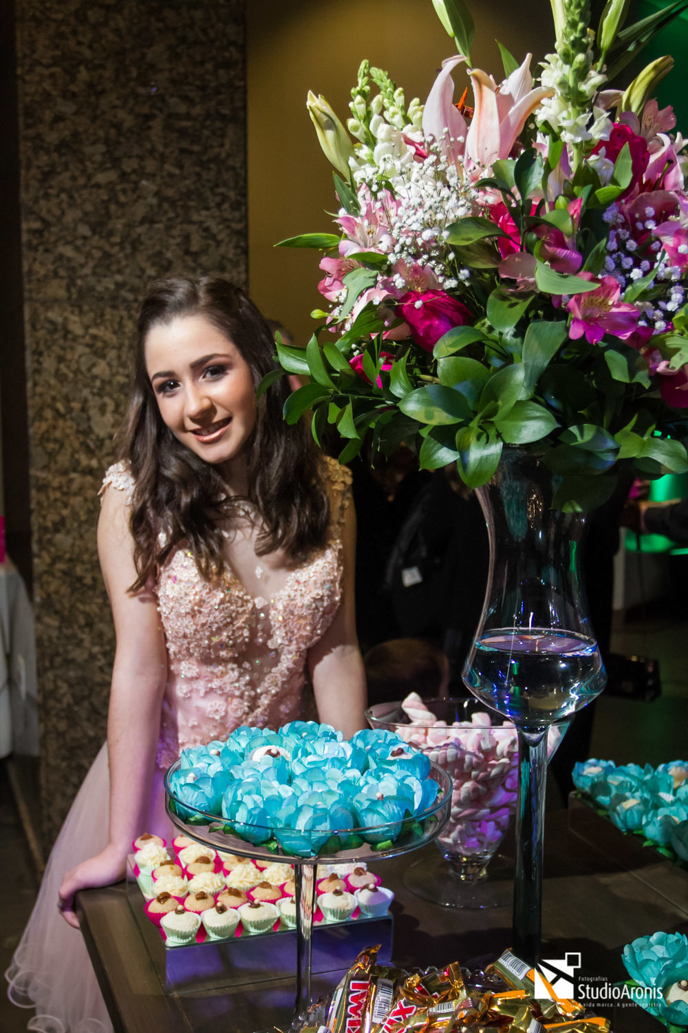 retratos de bat mitzvah - portrait - fotografias - porto alegre - rs - brasil - studio aronis - aniversário de 12 anos - menina - judaísmo - vestido rosa - mesa de doces