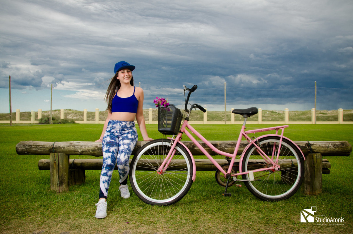 Book Menina Praia Bicicleta bike boné verão summer beach xangri-lá capão da canoa céu nuvens look chapéu azul