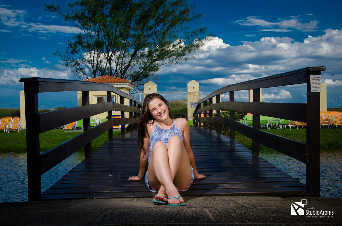 Book Menina Praia sessão de fotos  ensaio fotográfico verão summer beach xangri-lá capão da canoa céu nuvens look chapéu rosa rede condomínio fotos bat mitzvah modelo 12 anos jovem lago ponte céu azul natureza litoral studio aronis fotografias