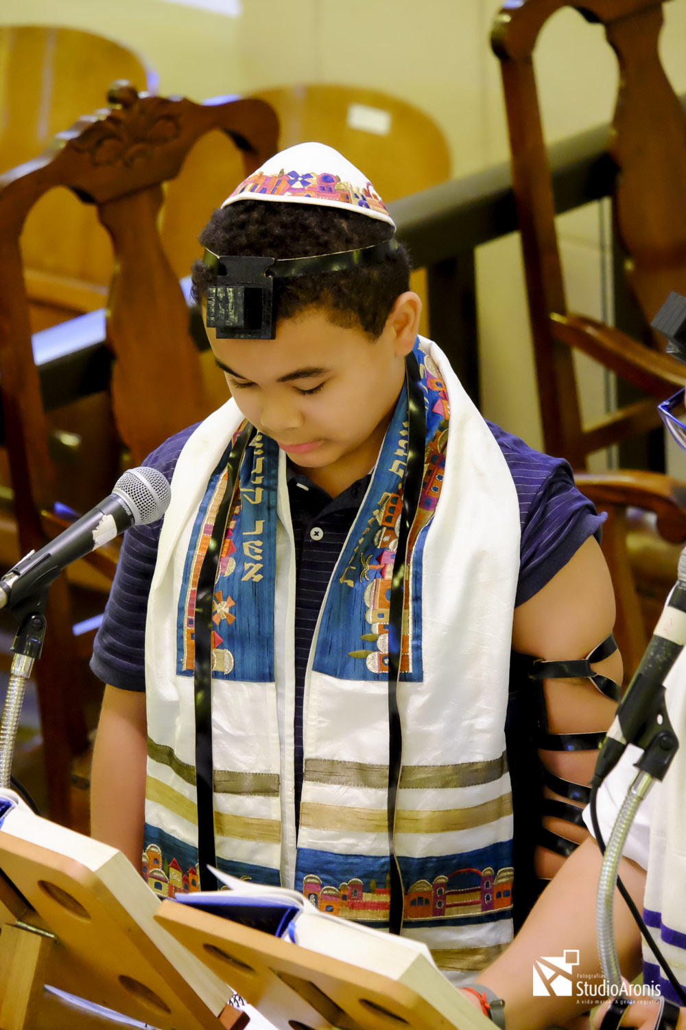 Tefilin - Bar Mitzvah - Bar Mitzvá - Sinagoga Centro Israelita Porto Alegrense - Talid - Talit - Kipá - Shil - cerimônia judaica - 13 anos - Judaísmo - Religião Judaica - Judeu - Jewish - Studio Aronis - Porto Alegre Rio Grande do Sul