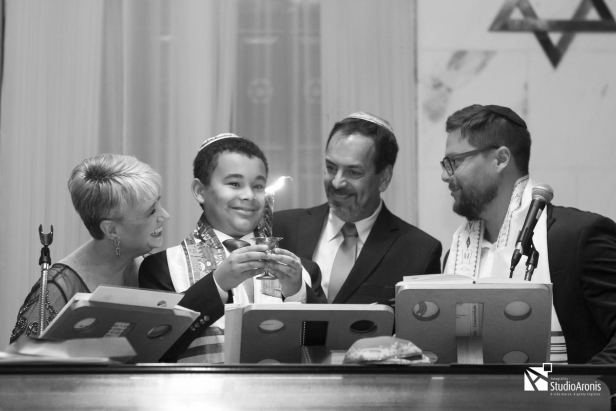 Cerimônia de Havadalá de Bar Mitzvah em Porto Alegre Rio Grande do Sul - Encerramento do Shabat - aniversário de 13 anos - Rabino Marcos Perelmutter - Sinagoga Centro Israelita - Bairro Bom Fim de Porto Alegre - Comunidade Judaica - Vela Trançada