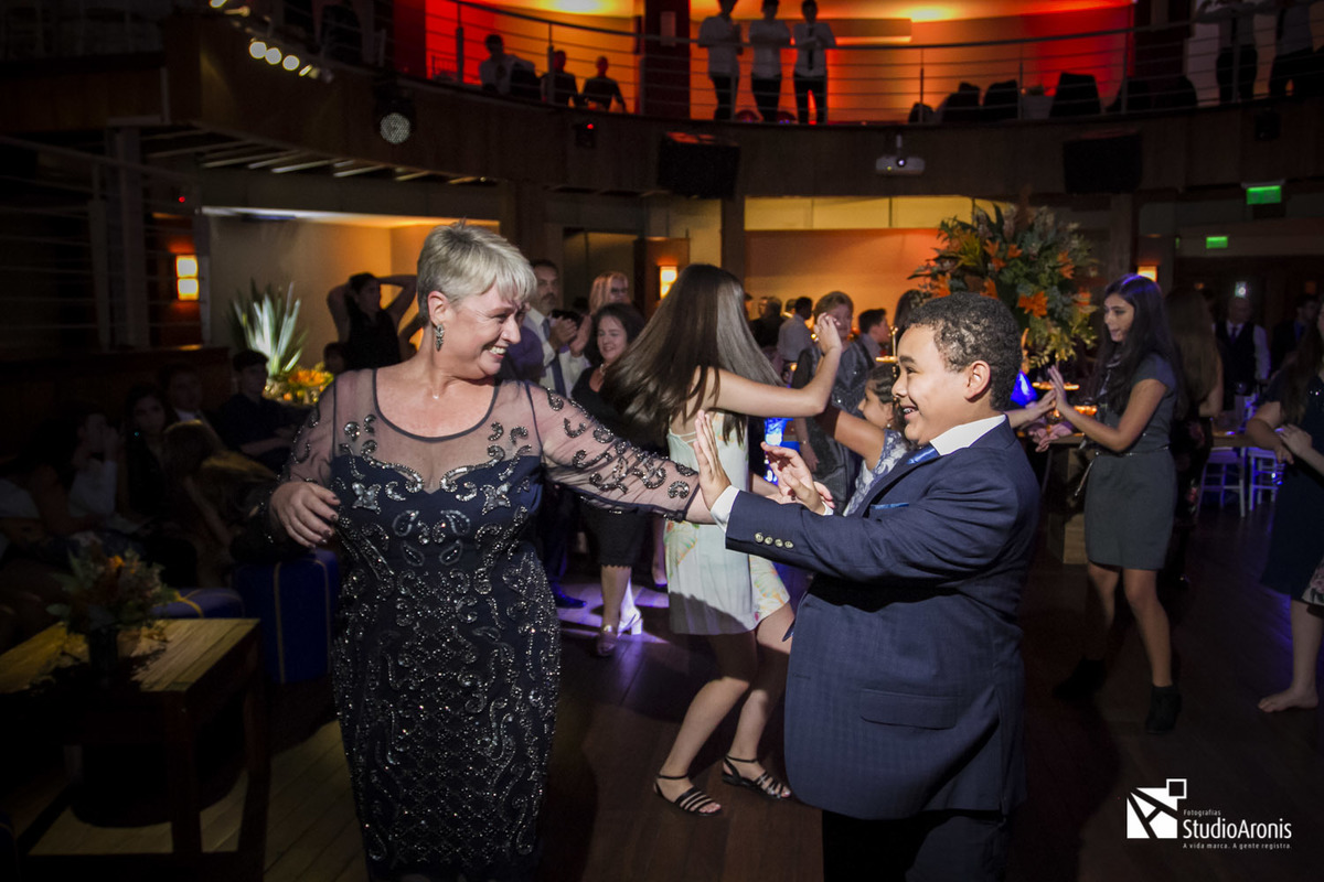 dança judaica em festa de bar mitzvah