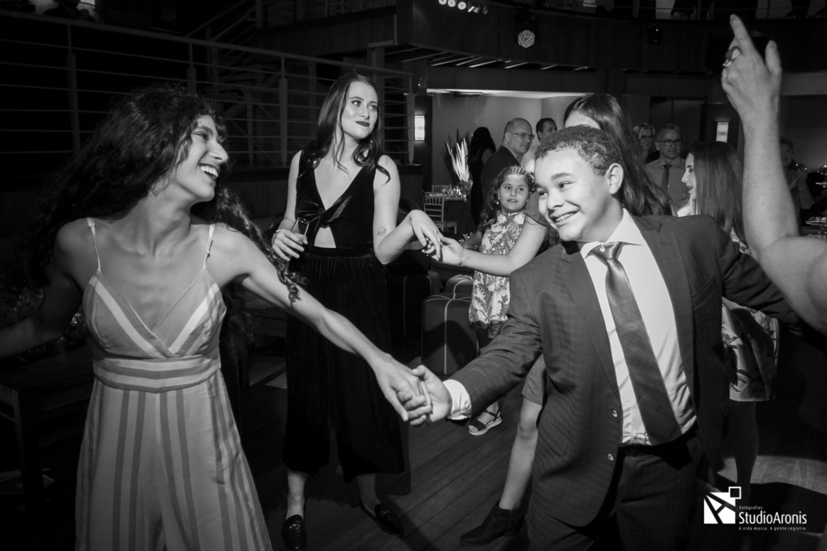 dança judaica em festa de bar mitzvah