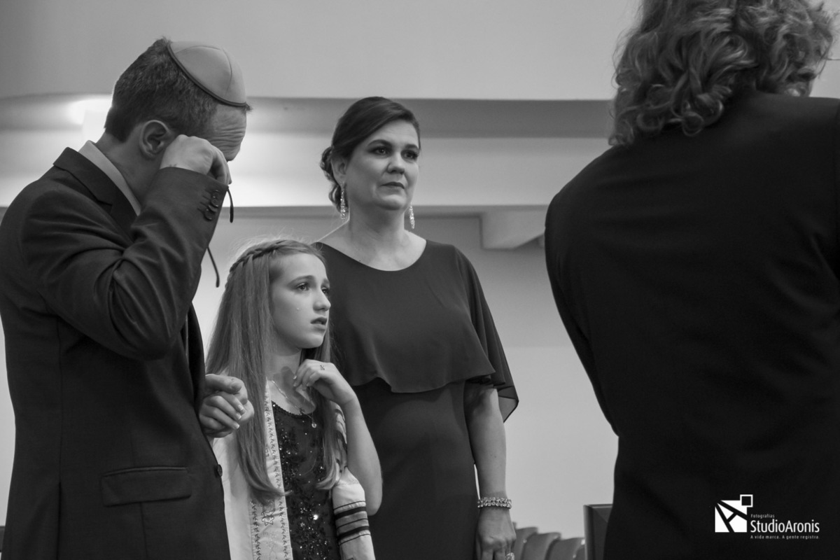 Bat Mitzvah Sinagoga Centro Israelita Porto Alegrense - Judaísmo - Porto Alegre - 12 anos - Judaico - Tradição - Religião - Fotografias - Studio Aronis - Fotos Jornalísticas - Descontraídas - preto e branco