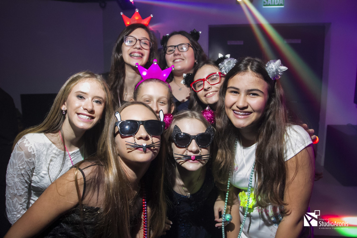 Danças judaicas em festa de bat mitzvah 