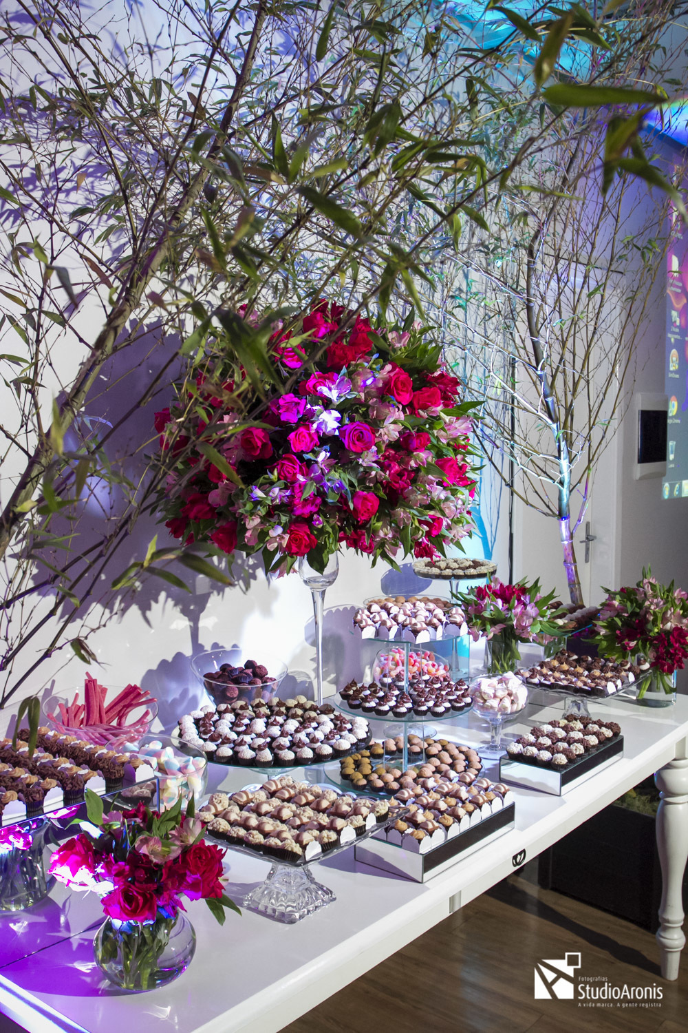 ecoração de Festa de Bat Mitzvah em Porto Alegre - Sogipa - Organização e Decoração Patricia Freitas - Mesa de Doces - Docinhos - Flores