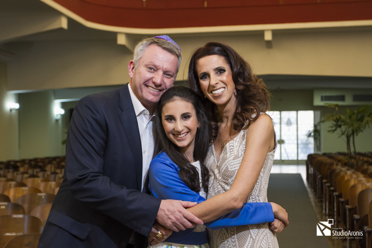 Bat Mitzvah Sinagoga União Israelita Porto Alegre Shabat Vestido Branco Floriado Studio Aronis Fotografias Judaísmo Judaico Judeu Fotos de Família