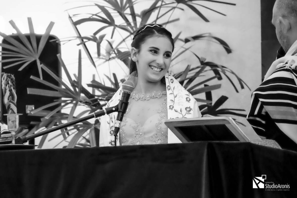 Bat Mitzva Sinagoga União Israelita Porto Alegre Shabat Velas Vestido Rosa Talid Studio Aronis Fotografias Judaísmo Judaico Judeu Cerimônia Reza Fotos Preto e Branco