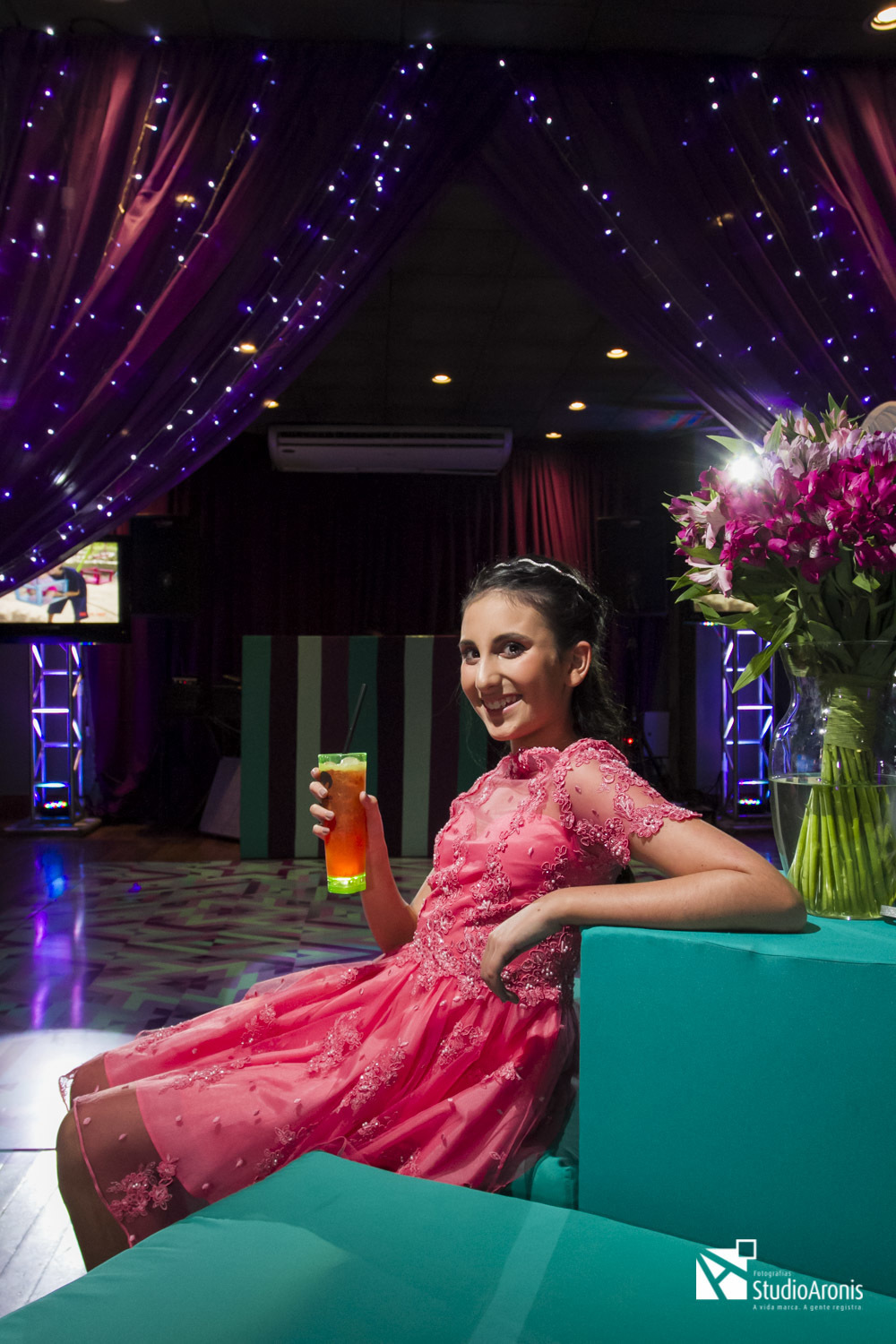 Menina em festa de bat mitzvah