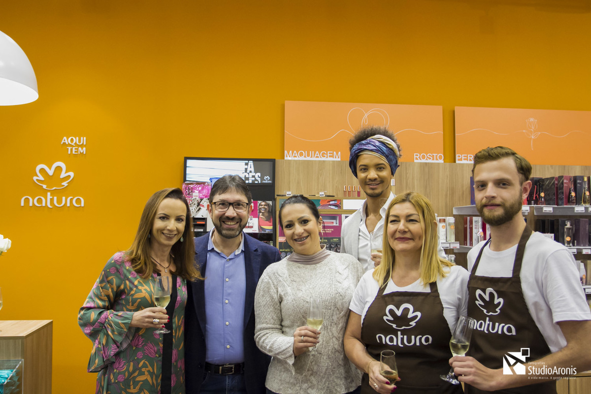 Equipe Loja Expressão Aqui tem Natura em Porto Alegre na Galeria Chaves