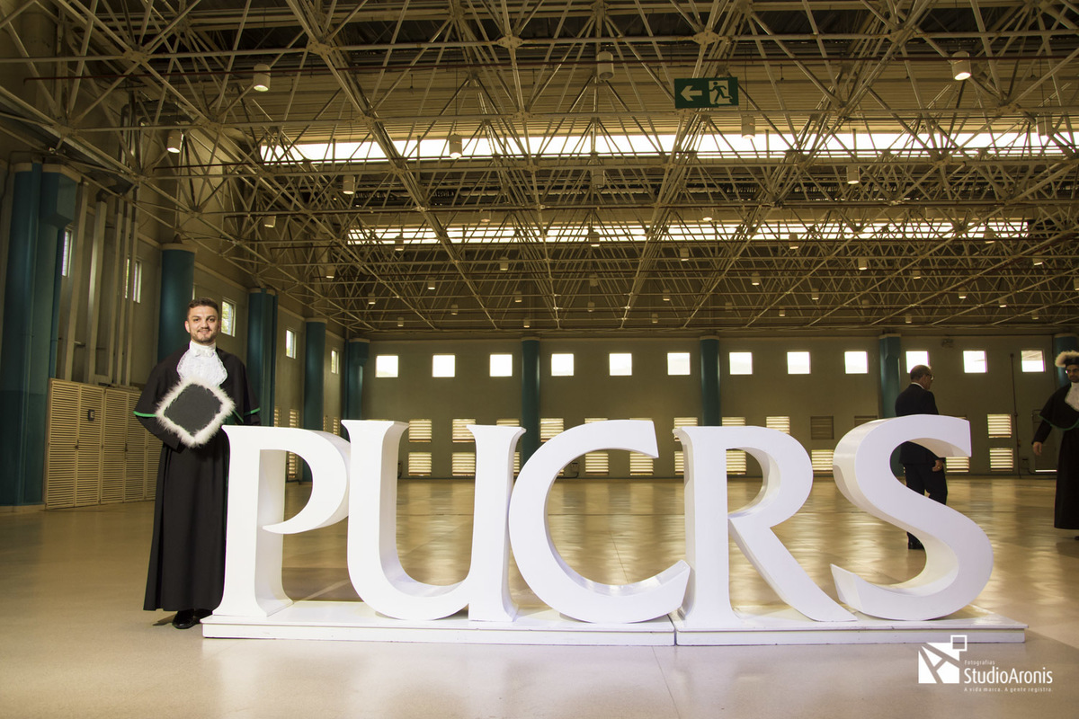 Formatura Medicina Pucrs - Fotos Formando de Toga - Fotografia de Formatura Porto Alegre - Studio Aronis Fotografias