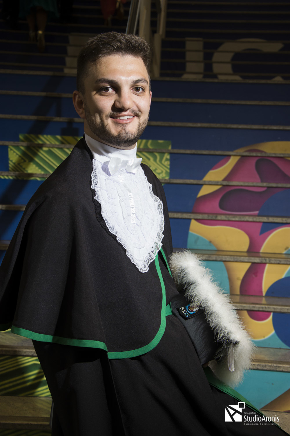 Formatura Medicina Pucrs - Fotos Formando de Toga - Fotografia de Formatura Porto Alegre - Studio Aronis Fotografias - Barrete