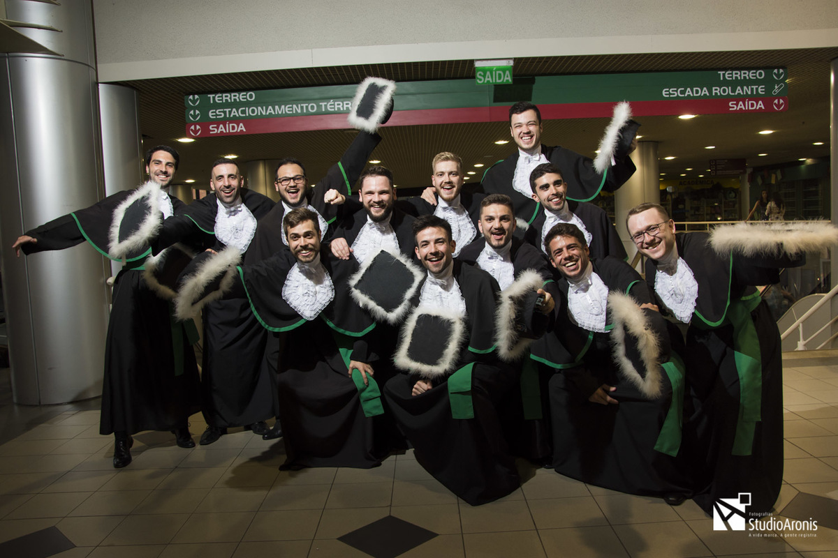 Formatura Medicina Pucrs - Fotos Formando de Toga - Fotografia de Formatura Porto Alegre - Studio Aronis Fotografias - Centro de Eventos PUC - RS
