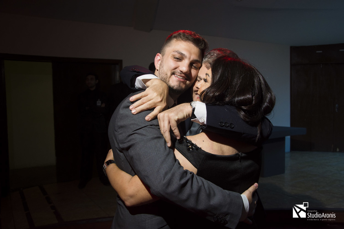 Formando recebendo cumprimentos