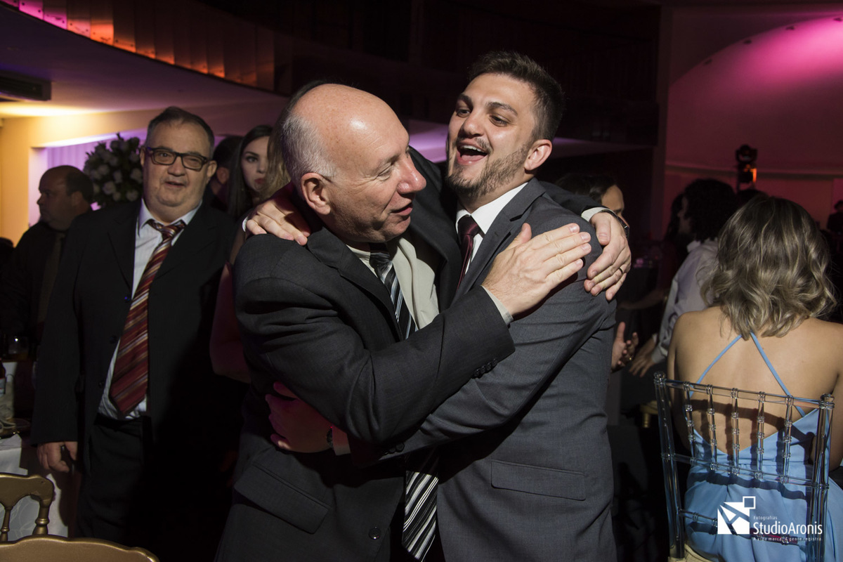 Formando recebendo cumprimentos