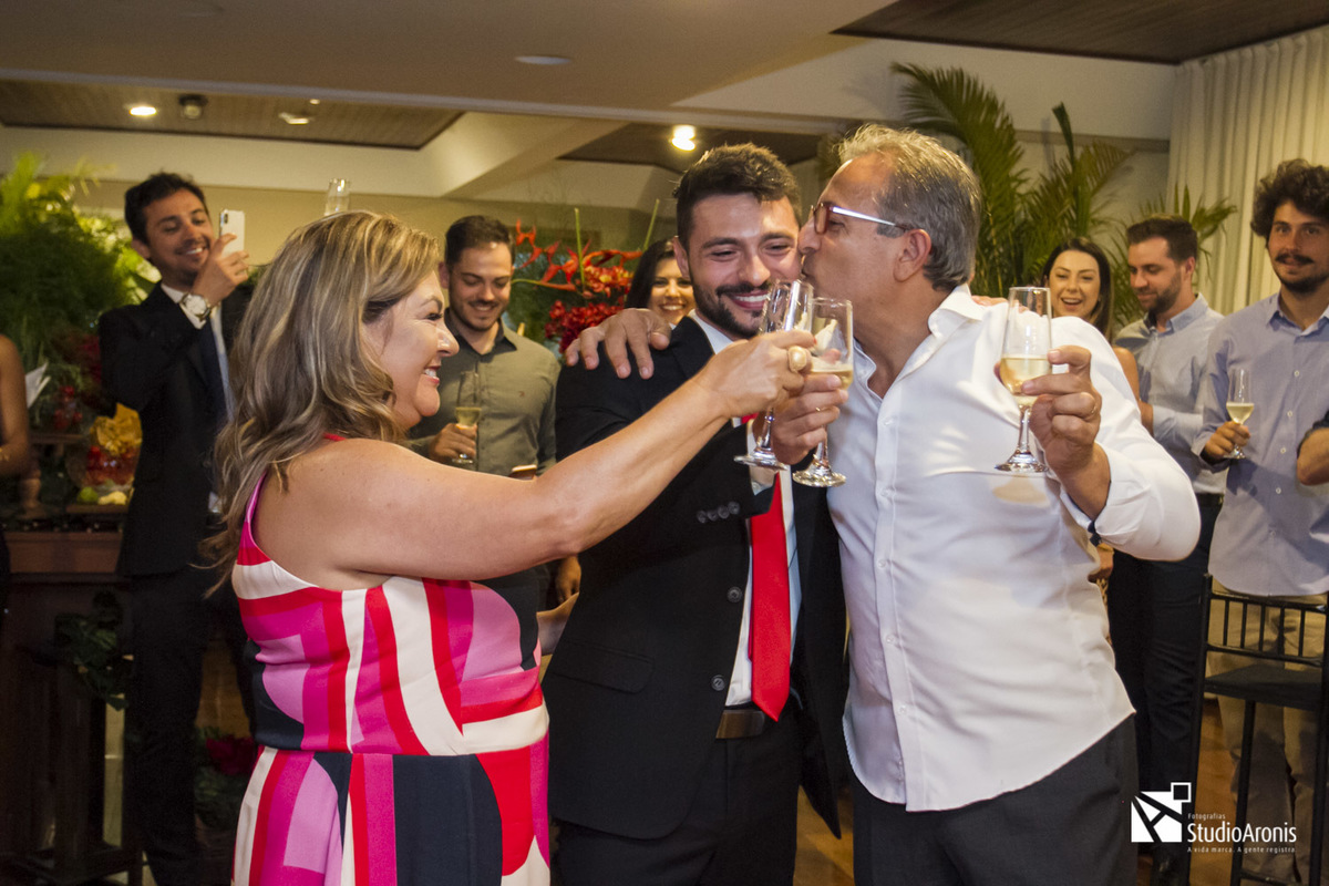 Formando com os pais = Brinde de Formatura