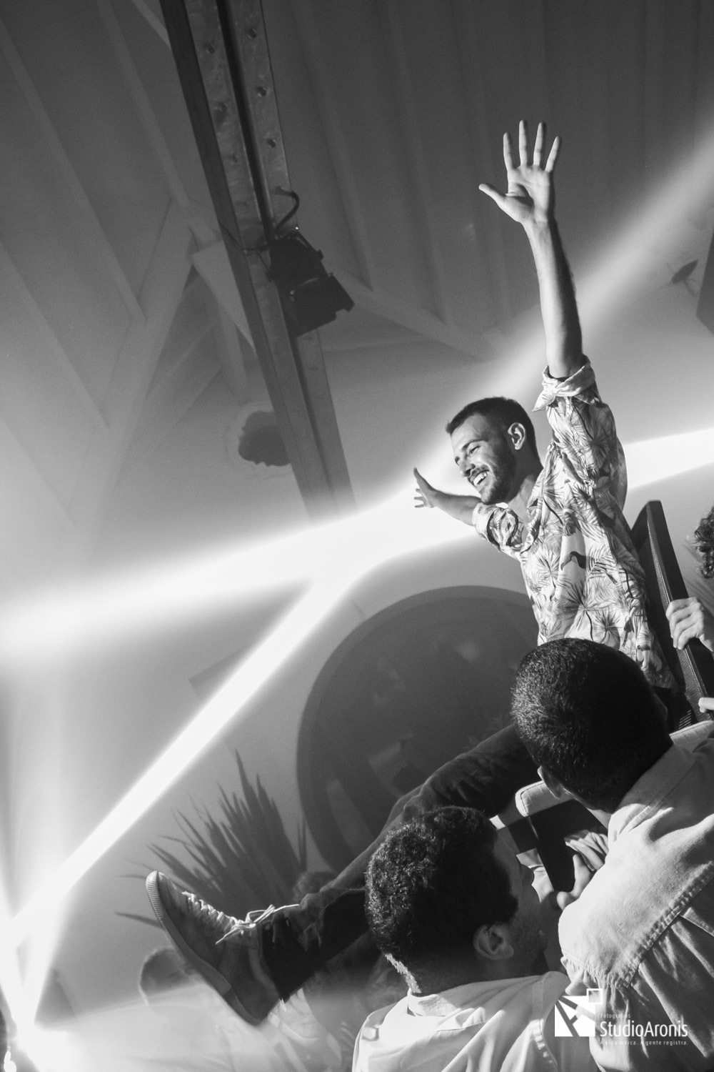 formatura judaica levantando cadeira