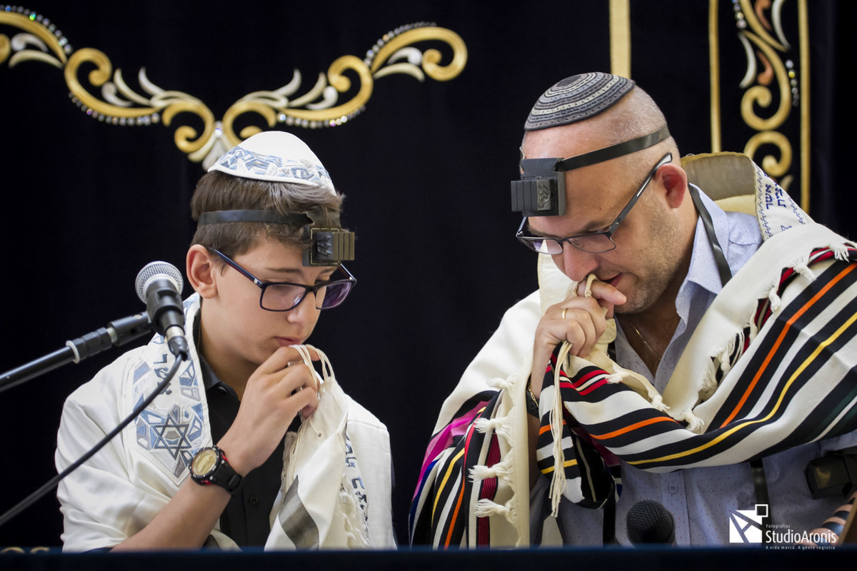 Bar Mitzvah - Sinagoga União Israelita - Porto Alegre - Bar Mitzva - Studio Aronis - Fotos - Judaísmo - Judaico - Tradição - tefilin - talid - kipá - Rabino Ari - Torá