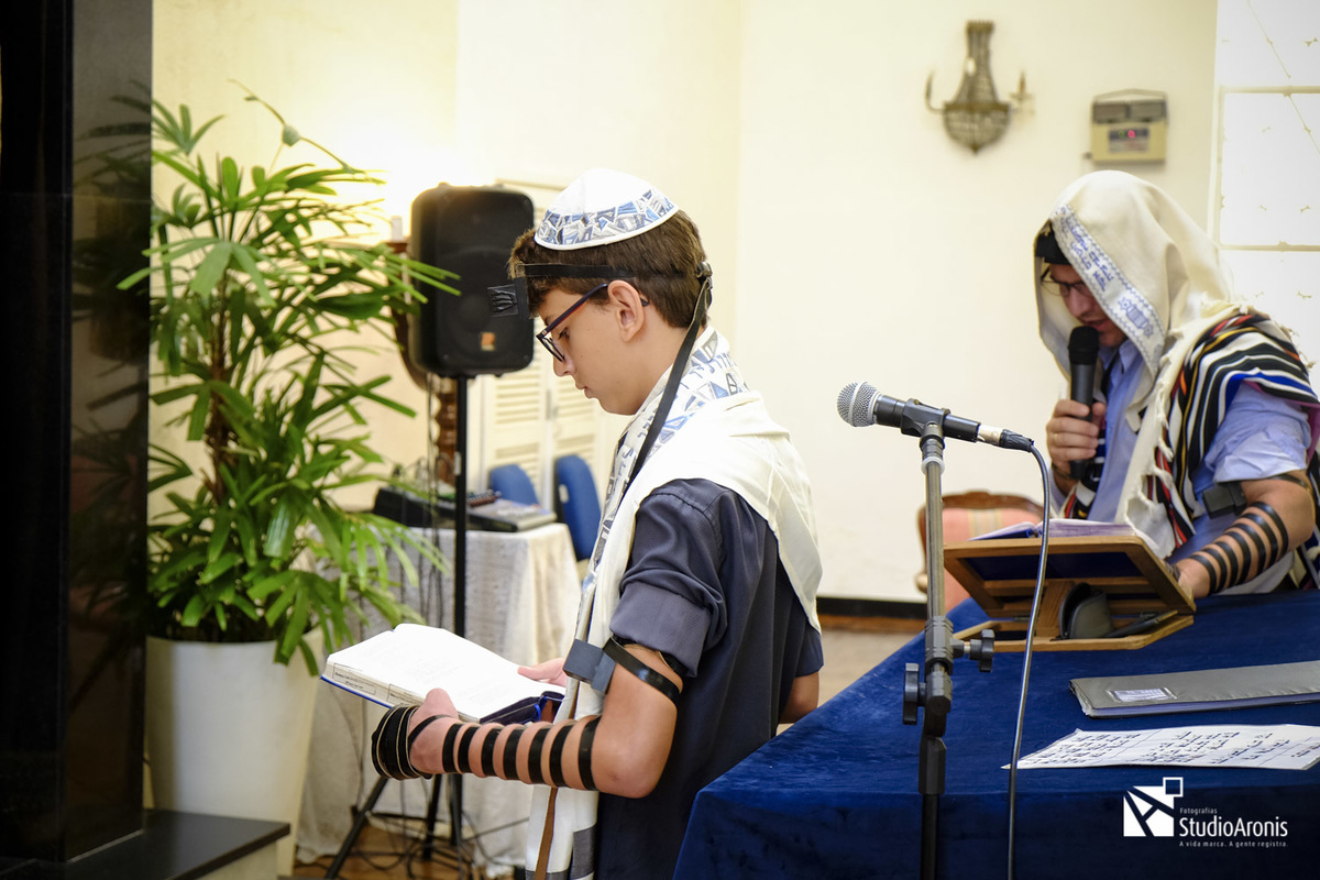 Bar Mitzvah - Sinagoga União Israelita - Porto Alegre - Bar Mitzva - Studio Aronis - Fotos - Judaísmo - Judaico - Tradição - tefilin - talid - kipá - Rabino Ari 
