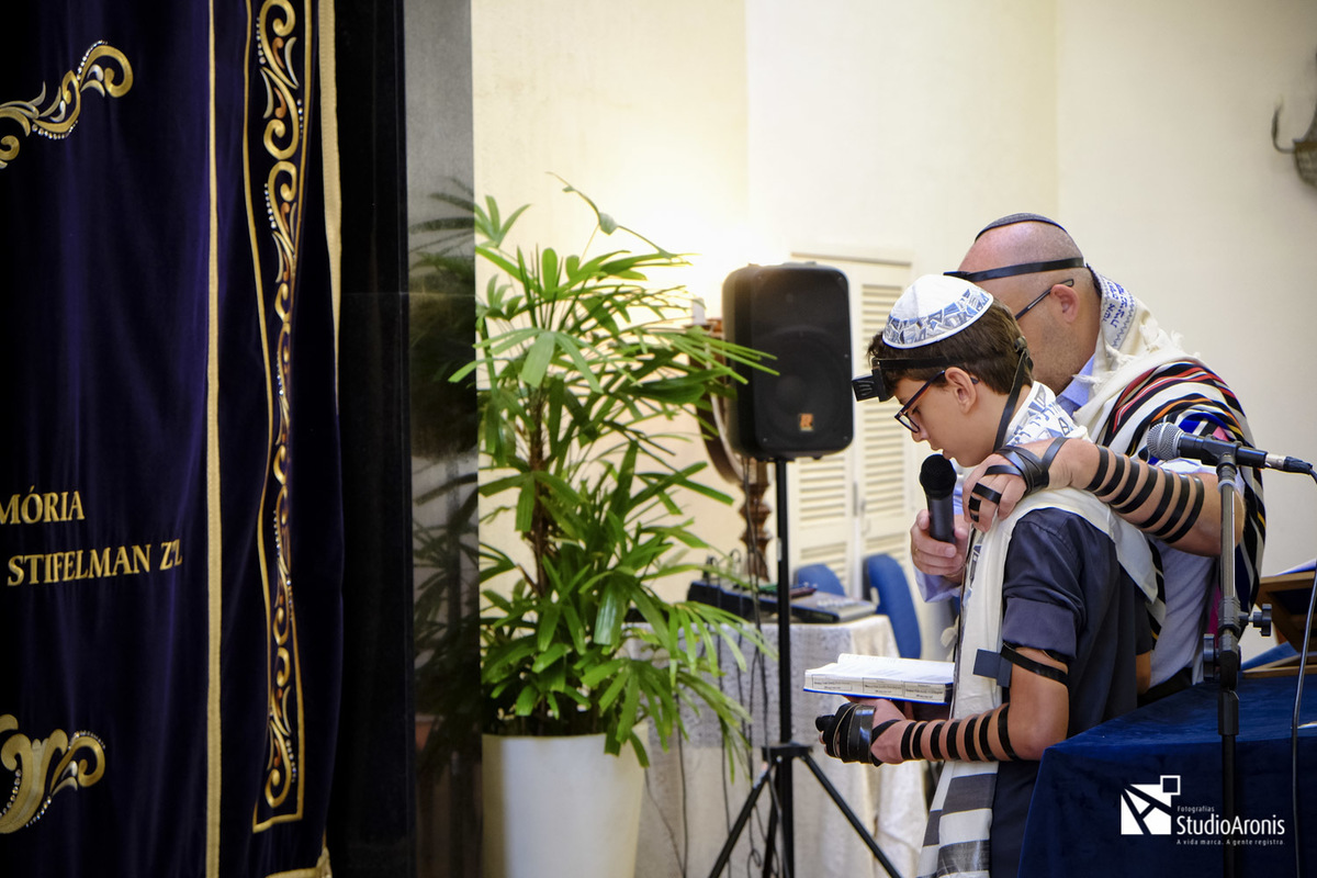 Bar Mitzvah - Sinagoga União Israelita - Porto Alegre - Bar Mitzva - Studio Aronis - Fotos - Judaísmo - Judaico - Tradição - tefilin - talid - kipá - Rabino Ari - Torá