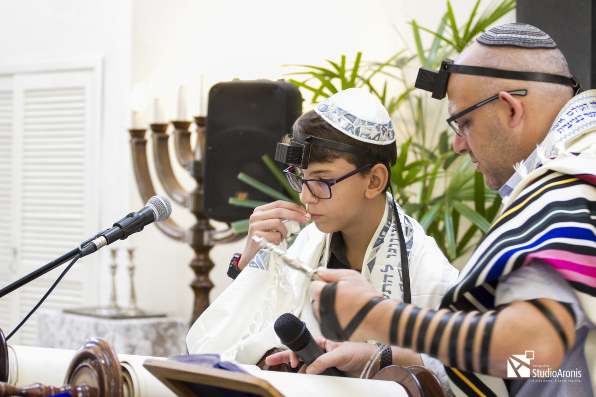 Bar Mitzvah - Sinagoga União Israelita - Porto Alegre - Bar Mitzva - Studio Aronis - Fotos - Judaísmo - Judaico - Tradição - tefilin - talid - kipá - Rabino Ari - Torá