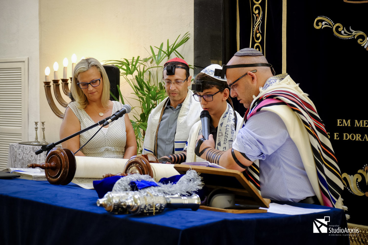 Bar Mitzvah - Sinagoga União Israelita - Porto Alegre - Bar Mitzva - Studio Aronis - Fotos - Judaísmo - Judaico - Tradição - tefilin - talid - kipá - Rabino Ari - Torá