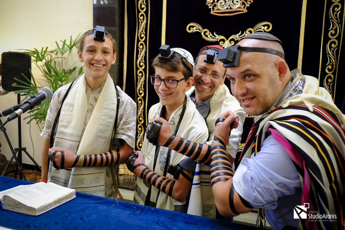 Bar Mitzvah - Sinagoga União Israelita - Porto Alegre - Bar Mitzva - Studio Aronis - Fotos - Judaísmo - Judaico - Tradição - tefilin - talid - kipá - Rabino Ari - Torá