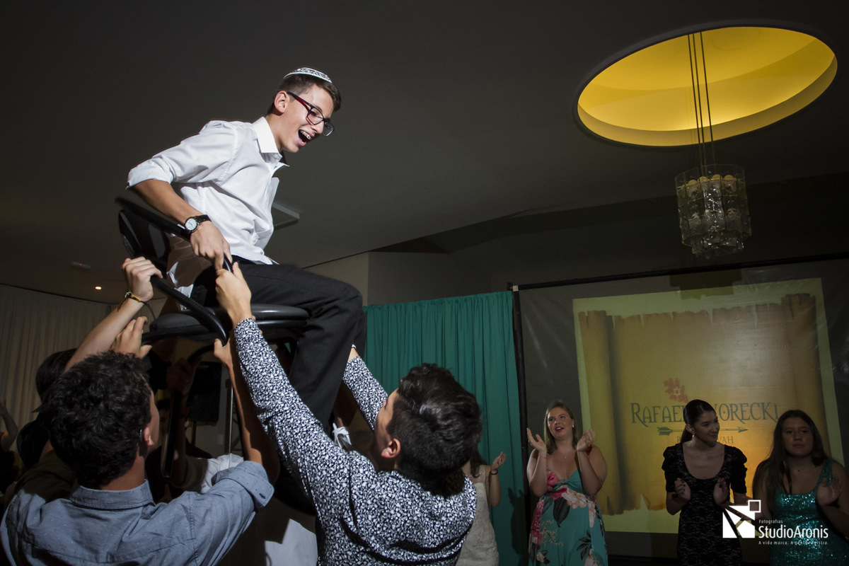 danças judaicas em bar mitzvah