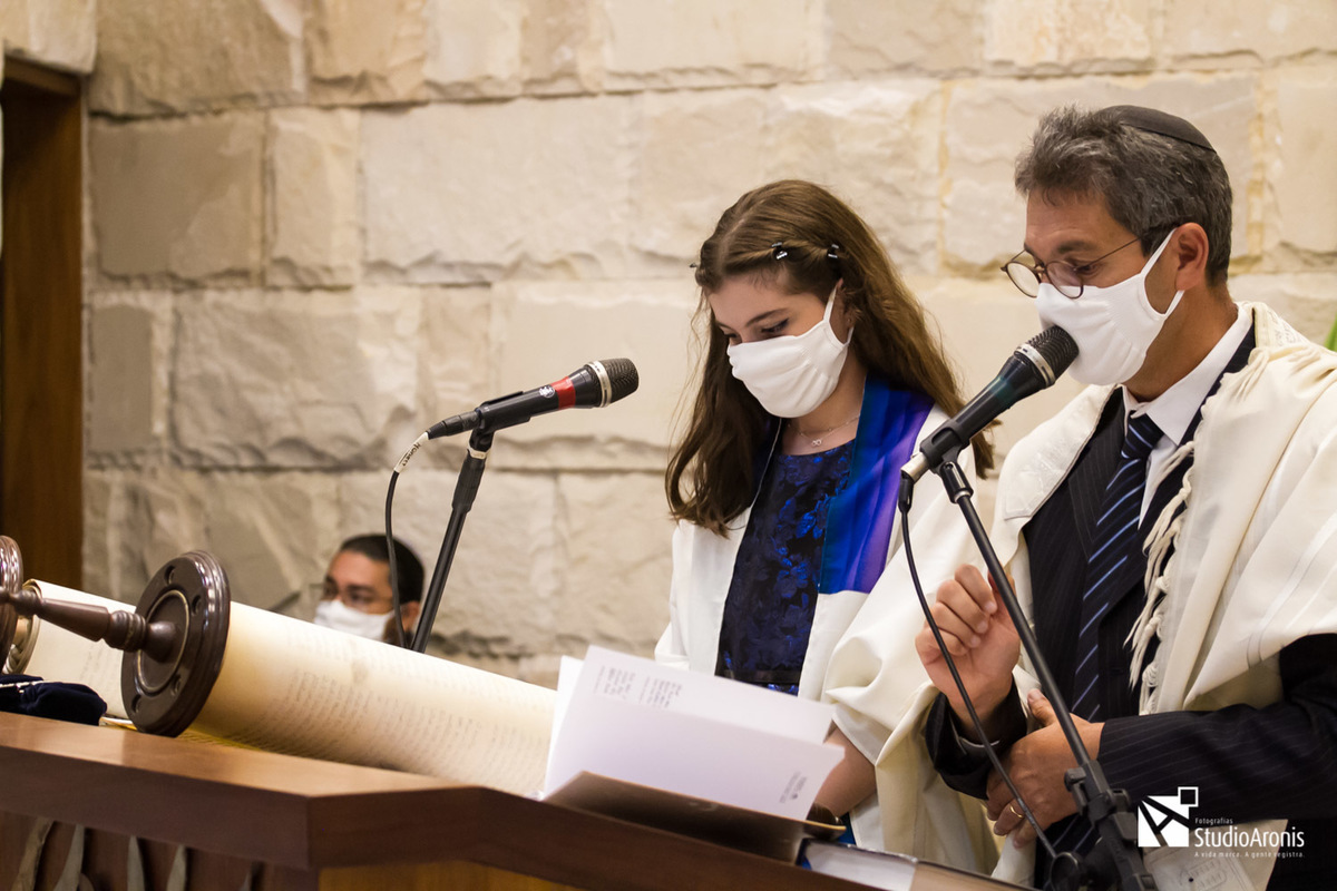 Leitura da Torah em Bat Mitzvah Sinagoga Sibra Porto Alegre