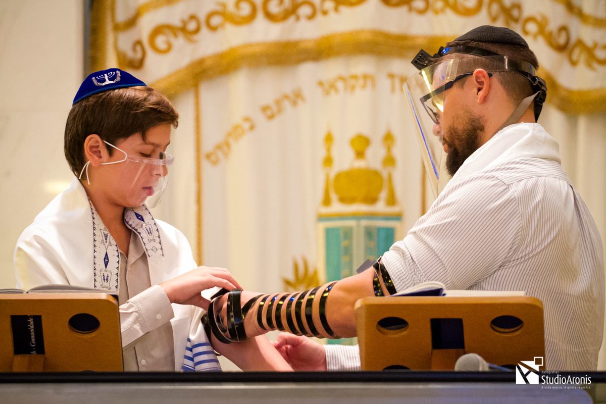Cerimônia de Bar Mitzvah Sinagoga Centro Israelita Porto Alegrense - Studio Aronis Fotografias - Talid - Rabino Marcos Perelmutter - Tefilin