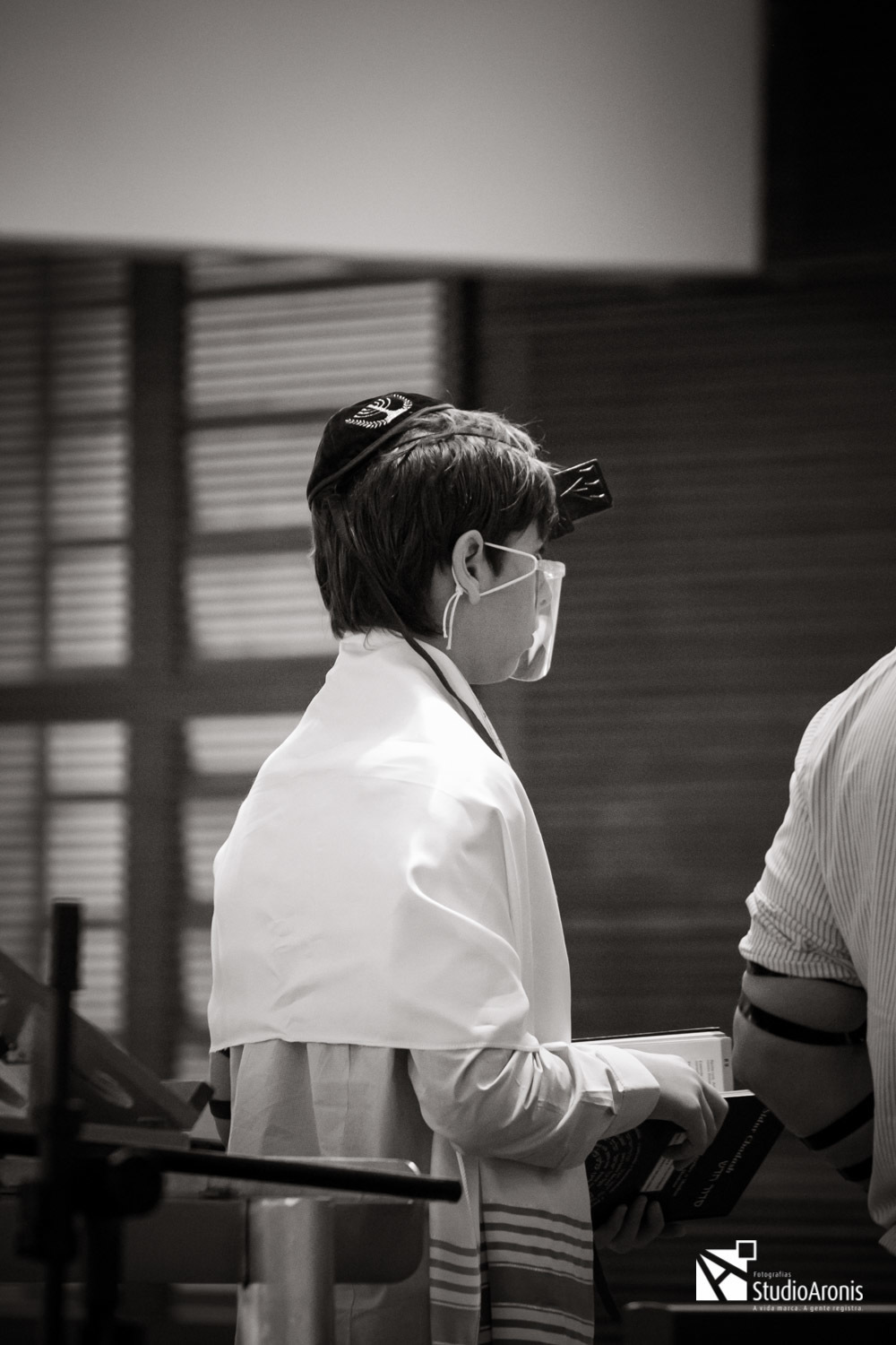Bar Mitzvah - Tefilin - Fotos em Preto e Branco - Tradição Judaica - Judaísmo - Kipá