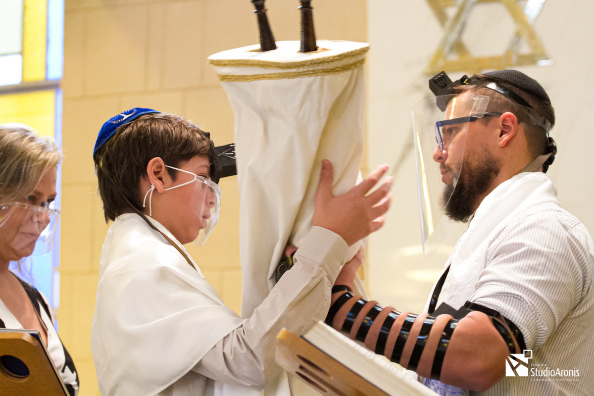Bar Mitzvah Sinagoga Centro Israelita - Rabino Marcos Perelmutter - Recebendo a Toráh - Tefilin