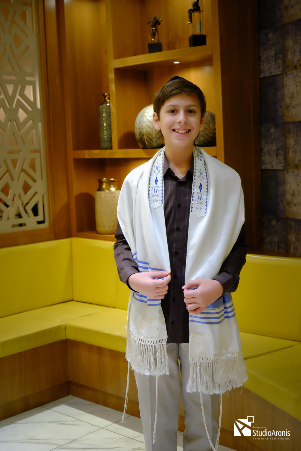 Bar Mitzvando com o Talid e Kipá