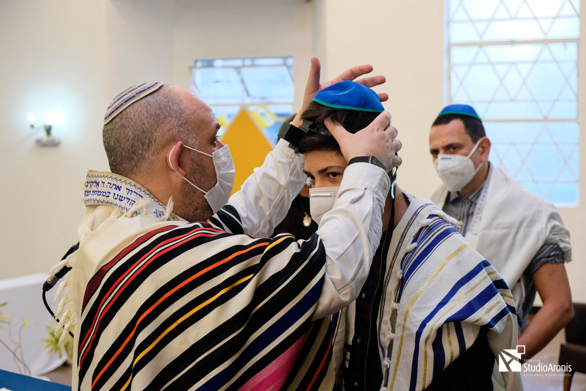 Bar Mitzvah Sinagoga União Israelita Porto Alegrense Rabino Ari Oliszewski Tefilin
