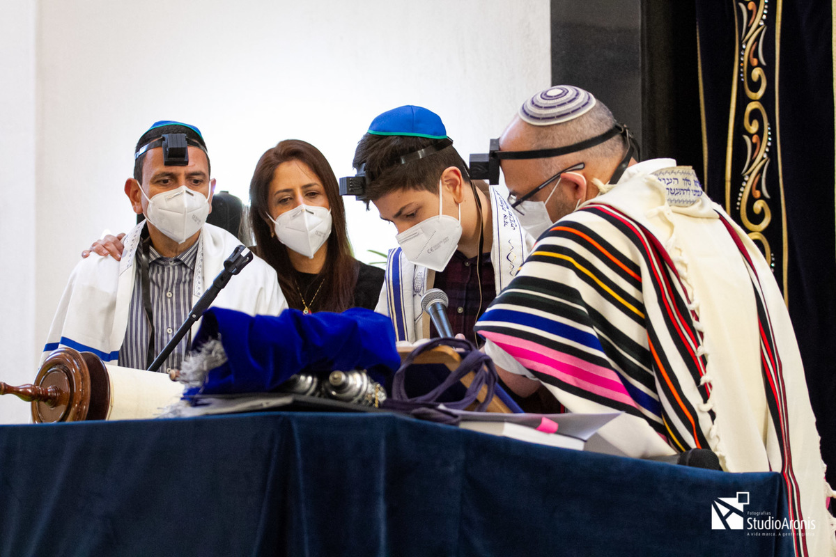 leitura da torá na Sinagoga União Israelita em Porto Alegre Rabino Ari Oliszewski