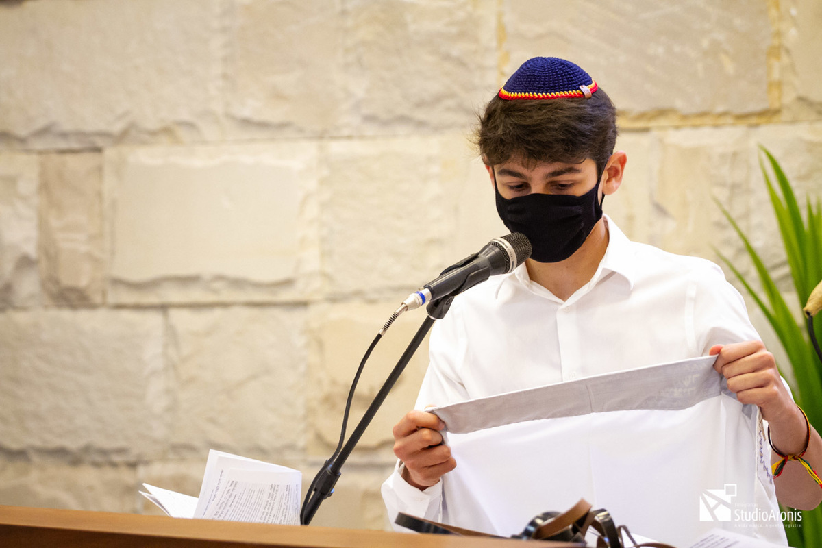 Colocando o Talid - Cerimônia de Tefilin - Sinagoga Sibra - Porto Alegre - Studio Aronis Fotografias