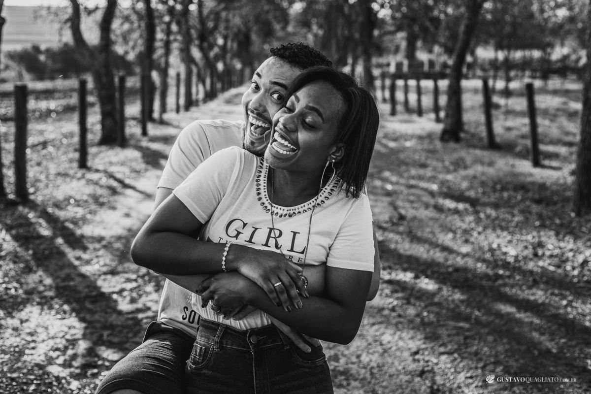 ensaio de casal pre casamento fotógrafo gustavo quagliato jaú fazenda morro vermelho pôr do sol
