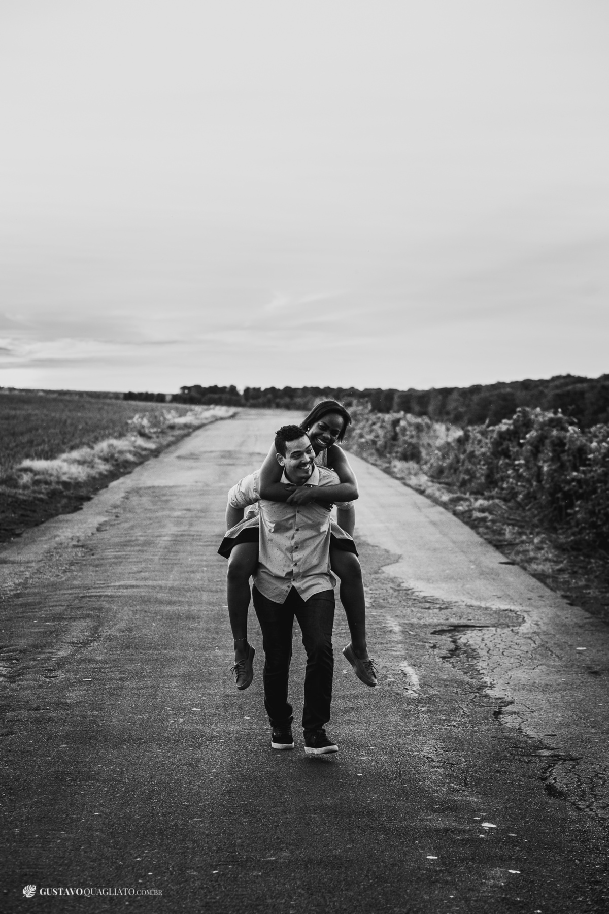 ensaio de casal pre casamento fotógrafo gustavo quagliato jaú fazenda morro vermelho pôr do sol