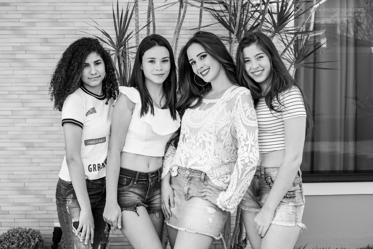ensaio-debutante-com-as-amigas 
fotografia-de-debutante-ensaio-de-15-fotografia-de-debutante-15-anos-ensaio-externo- lincolncarlos-pompeu-mg