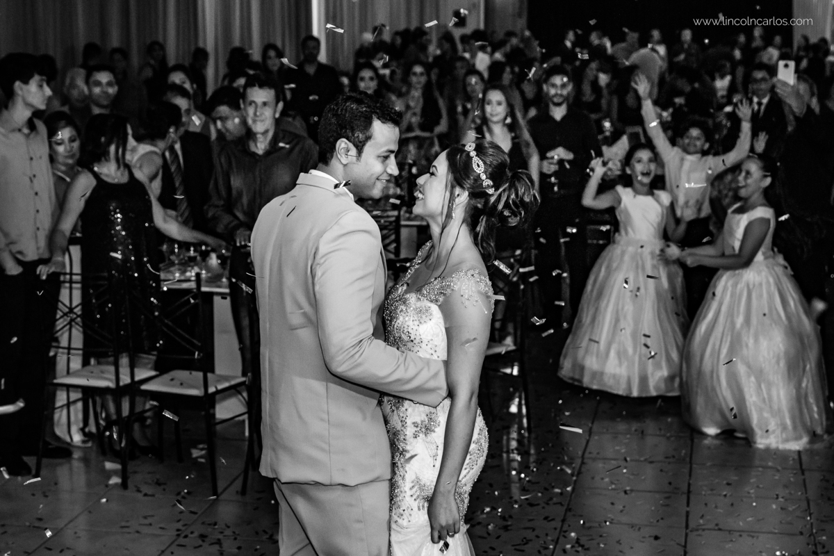 festa-de-casamento-fernanda-e-breno-space-life-em-pompeu-mg