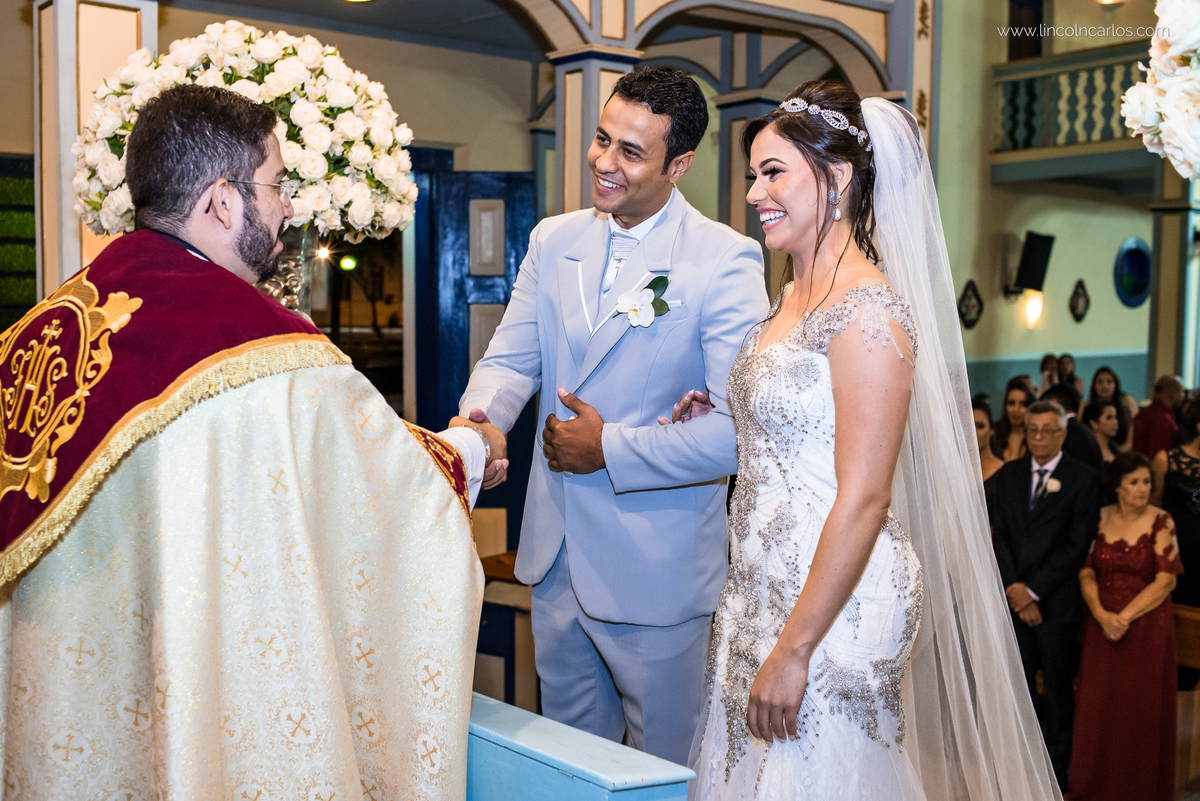 entrada-dos-noivos-vestido-de-noiva-da-zephora-casamento-em-pompeu-mg