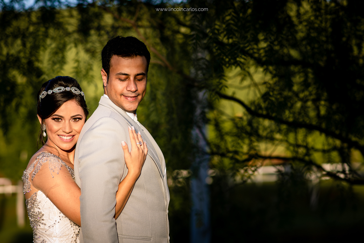 ensaio-pós-casamento-pós-wedding-fernanda-breno-ensaio-de-casal-fotos-externas-de-casal-fotos-de-espaço-shangrilá-mateus-leme-fotografo-de-casamento-lincoln-carlos

