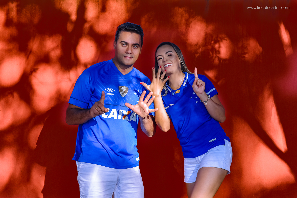 ensaio-de-namorados-com-camisa-do-cruzeiro-mafia-azul-martinho-campos-minas-gerais-lincoln-carlos-fotografo-de-casamento-wedding-bride-pompeu-mg-ensaio-pre-casamento-pre-wedding-pre-casamento